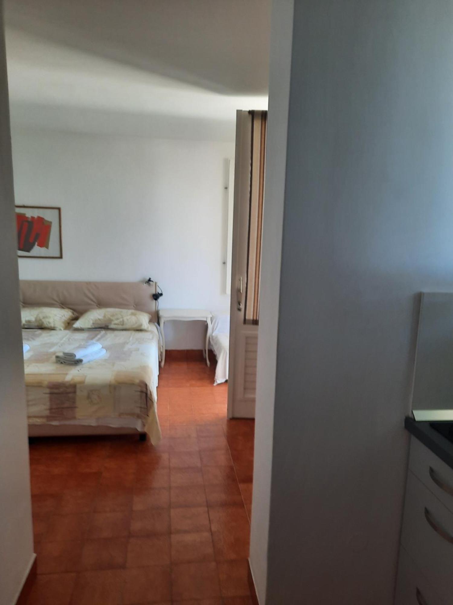 פרימוסטן Apartments Polic מראה חיצוני תמונה